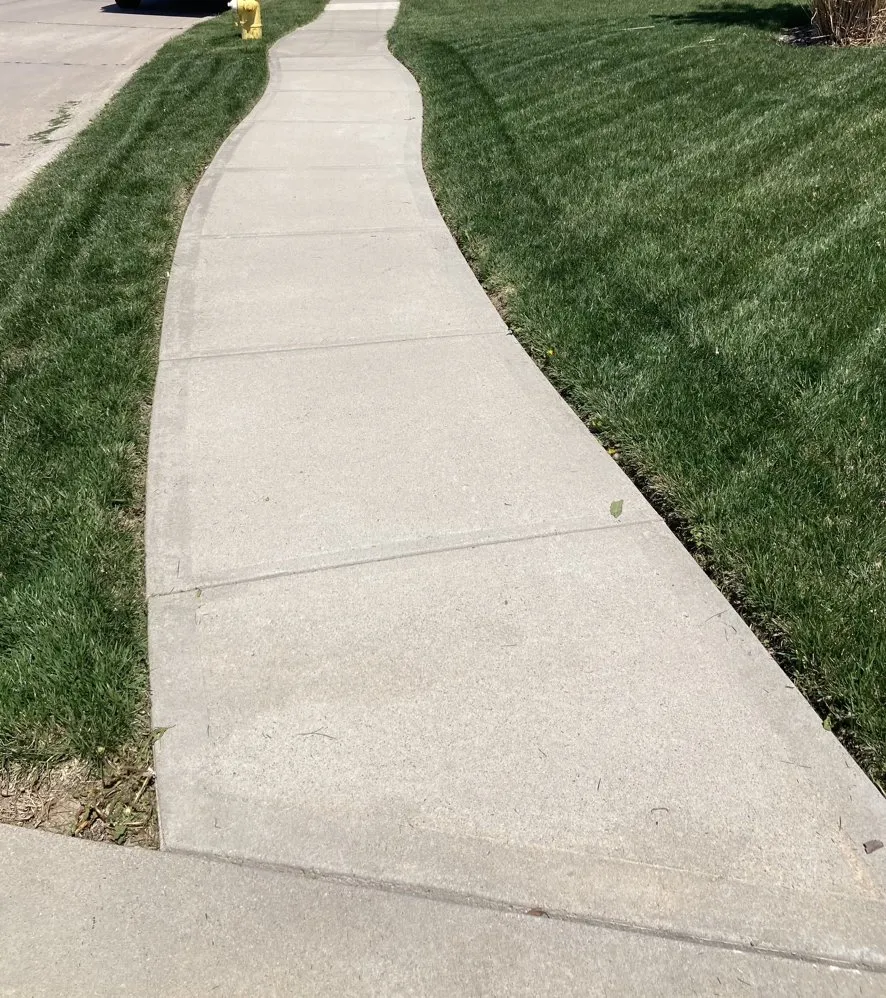 Expert lawn mowing service experts serving Omaha, NE - Meridian Park Lawn Care Service
