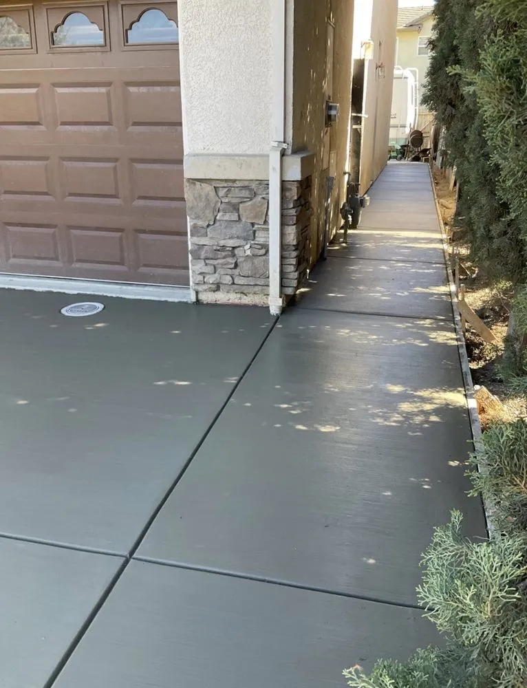 Local lawn mowing service experts serving Sacramento, CA - Merlot Landscaping