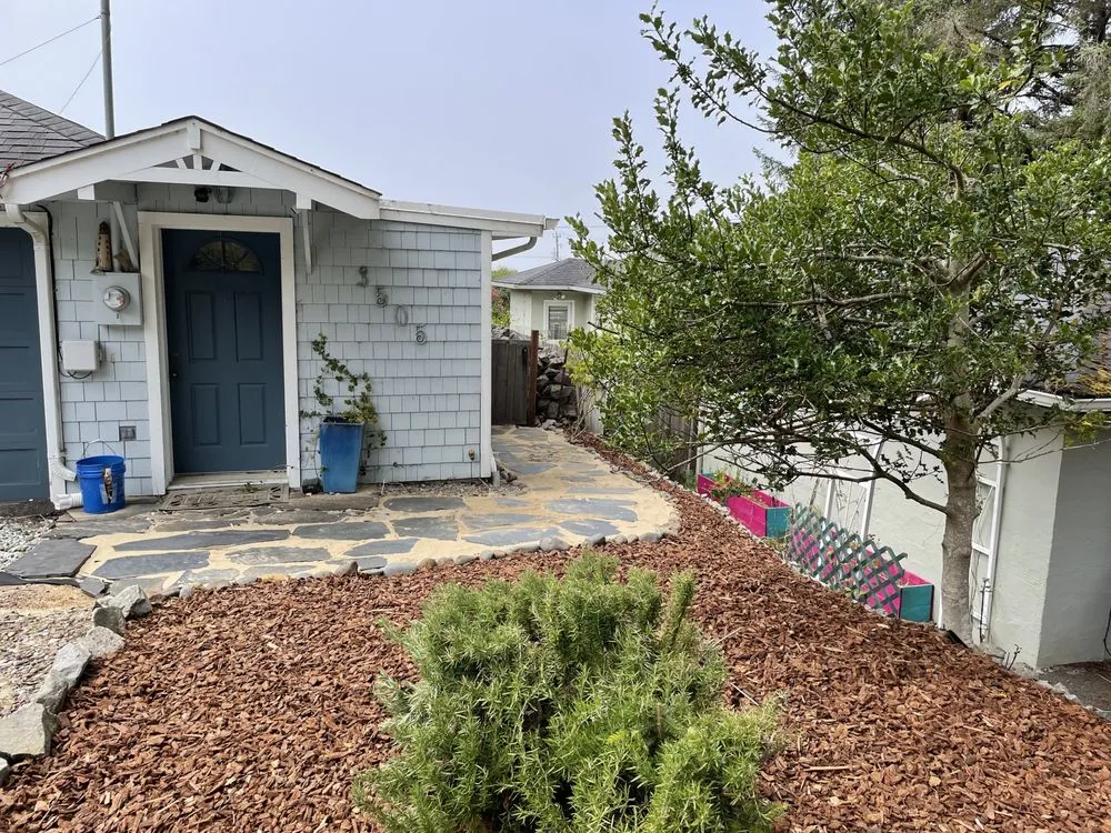 Professional lawn care service in Lincoln City, OR by Merritt Lawncare