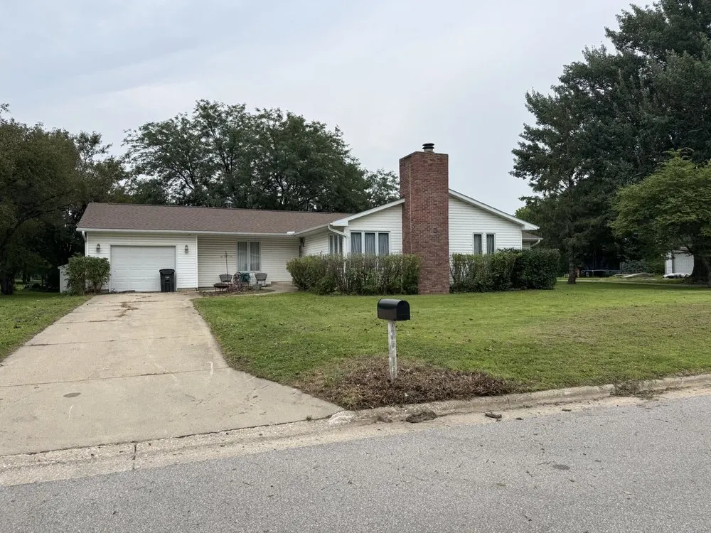 Top-rated lawn care service in Woodbine, IA - Mes Lawns