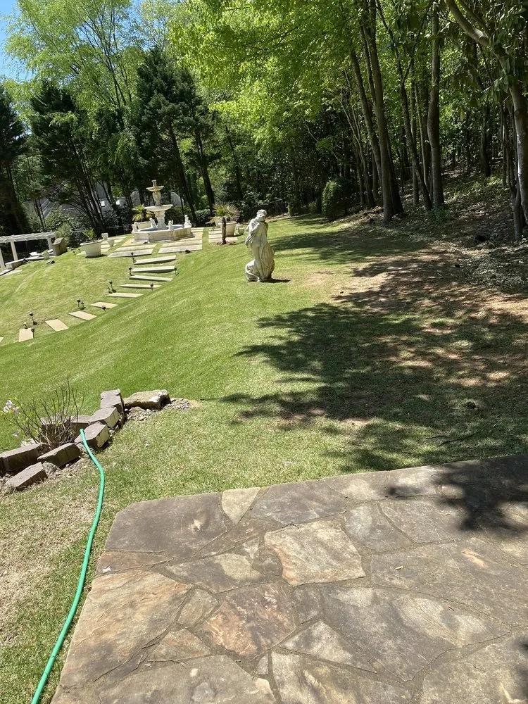 Custom lawn mowing service in Lilburn, GA by Mesquite Lawncare