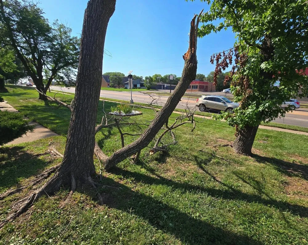 Reliable residential landscaping near you across Topeka, KS - Messi Mowers