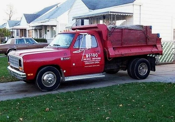 Metro Lawn & Snow Service Logo