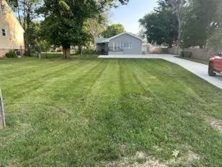 Expert garden landscaping in Altoona, IA by Metro Mowers