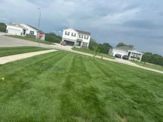 Top-rated lawn care service in Altoona, IA - Metro Mowers