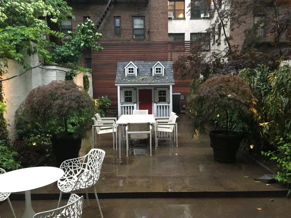 Affordable lawn mowing service experts serving New York, NY - Metropolitan Garden Design