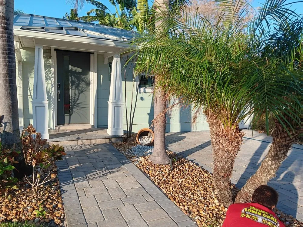 Top-rated landscape design in Pinellas Paerk, FL by Meyer's Lawn Care
