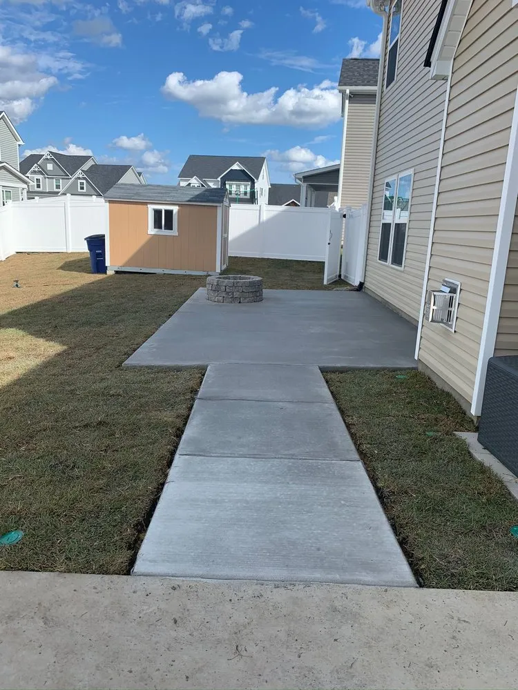 Custom lawn mowing service experts serving Fayetteville, NC - Meza's