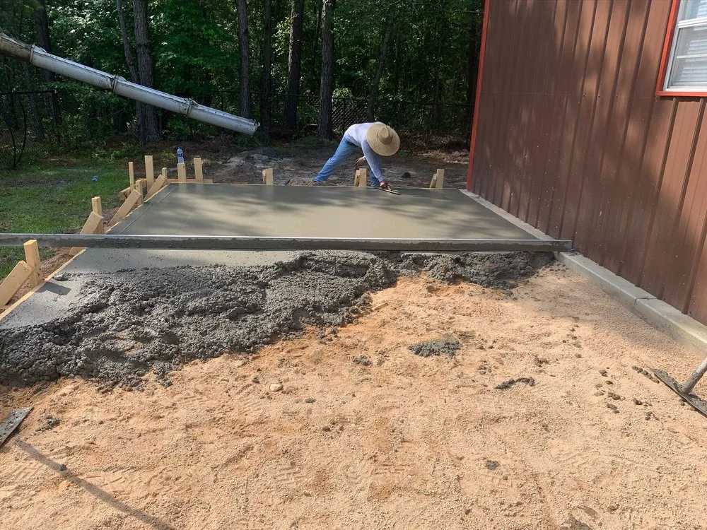 Expert garden landscaping in Fayetteville, NC by Meza's