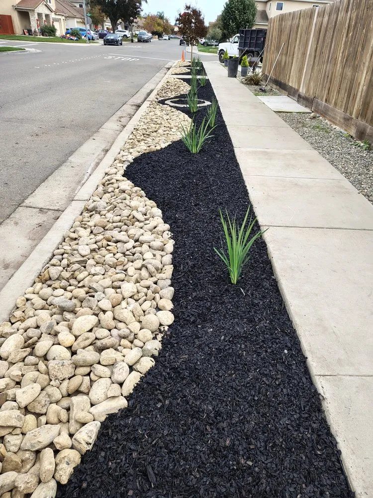 Expert garden landscaping experts serving Riverbank, CA - M&g hauling & yard work services