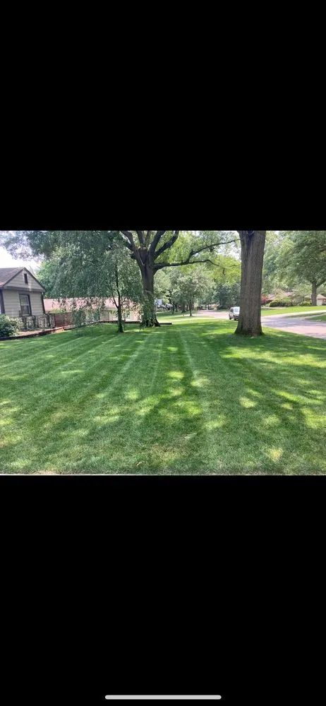 Top-rated lawn care service for beautiful yards in Kansas City, KS by M&G LandScaping