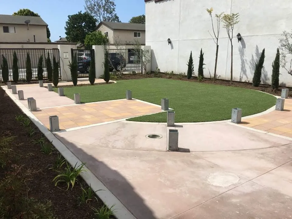 Custom lawn mowing service for residential properties in Los Angeles, CA by MG Lanscaping