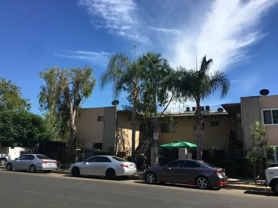 Top-rated lawn mowing service experts serving Los Angeles, CA - MG Lanscaping