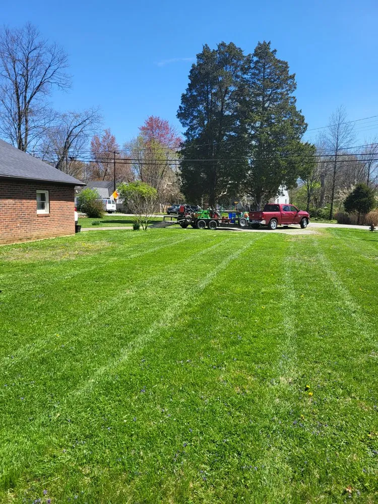 Affordable yard maintenance in Cincinnati, OH by MGK Lawn Care Services
