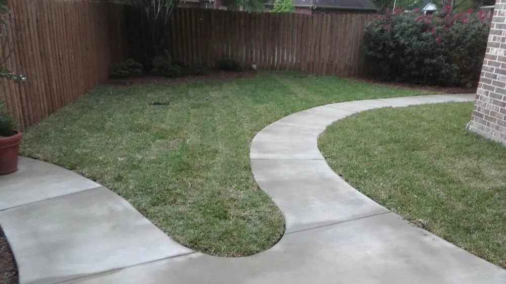 Custom yard cleanup service in Tyler, TX by M&G's Hardscape and Landscaping Services