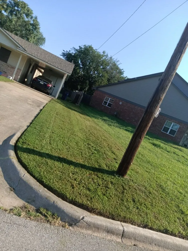 Local lawn care service experts serving Shawnee, OK - Mh Lawn Care