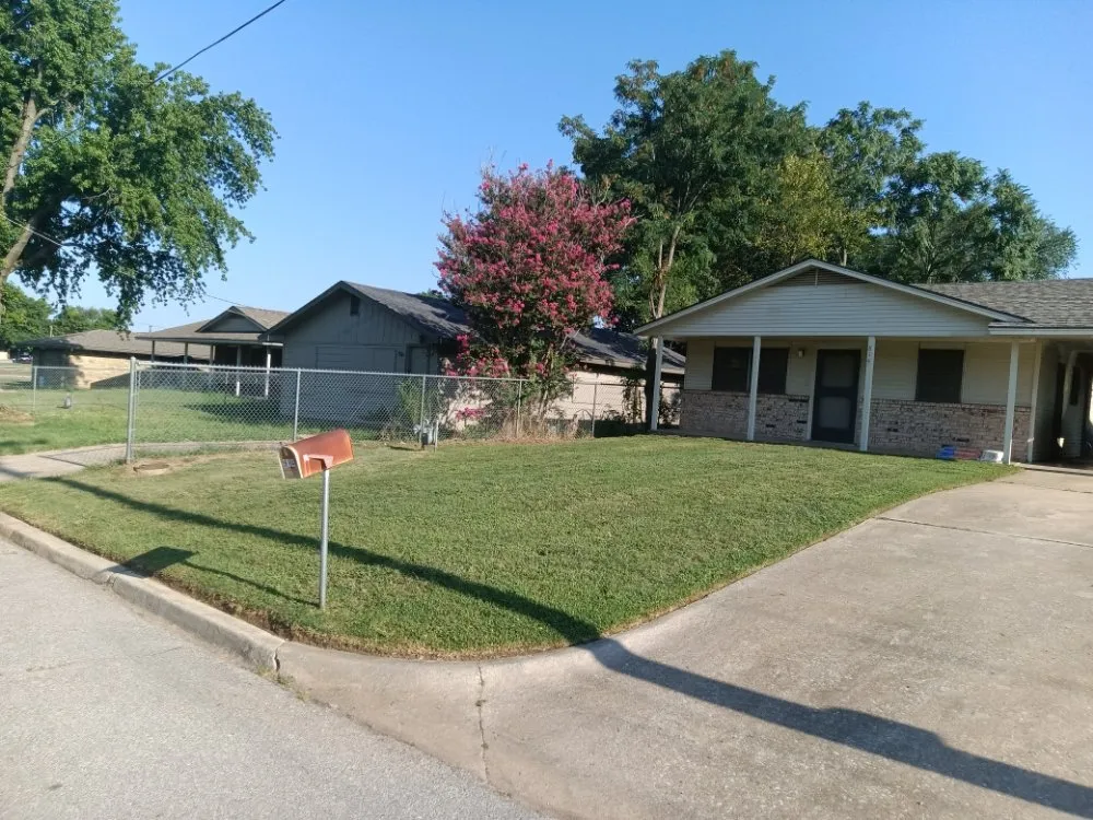 Affordable yard cleanup service for beautiful yards in Shawnee, OK by Mh Lawn Care