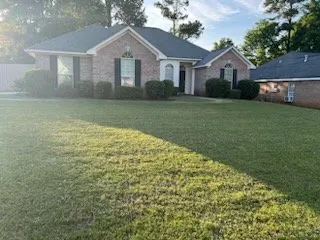 Expert garden landscaping experts serving Tuscaloosa, AL - MH Lawn Care