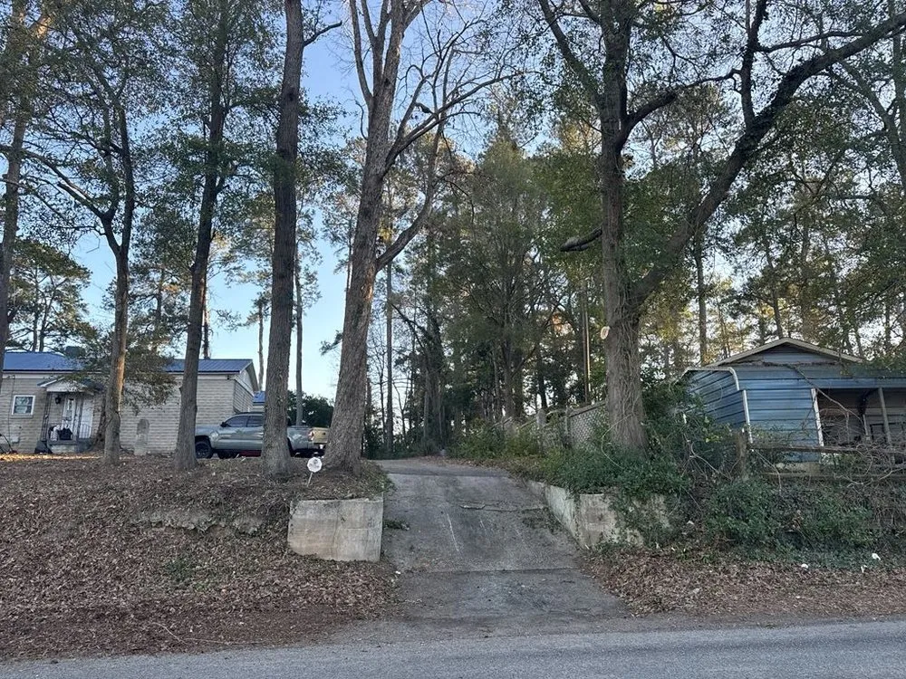 Reliable yard maintenance experts serving Florence, SC - Mh Lawncare And Landscaping