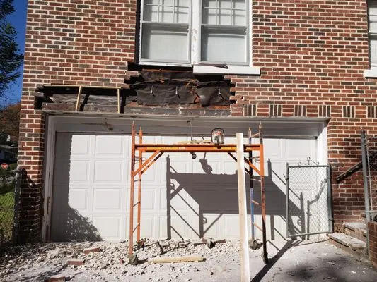 Mi Hermano Lawn Care Logo