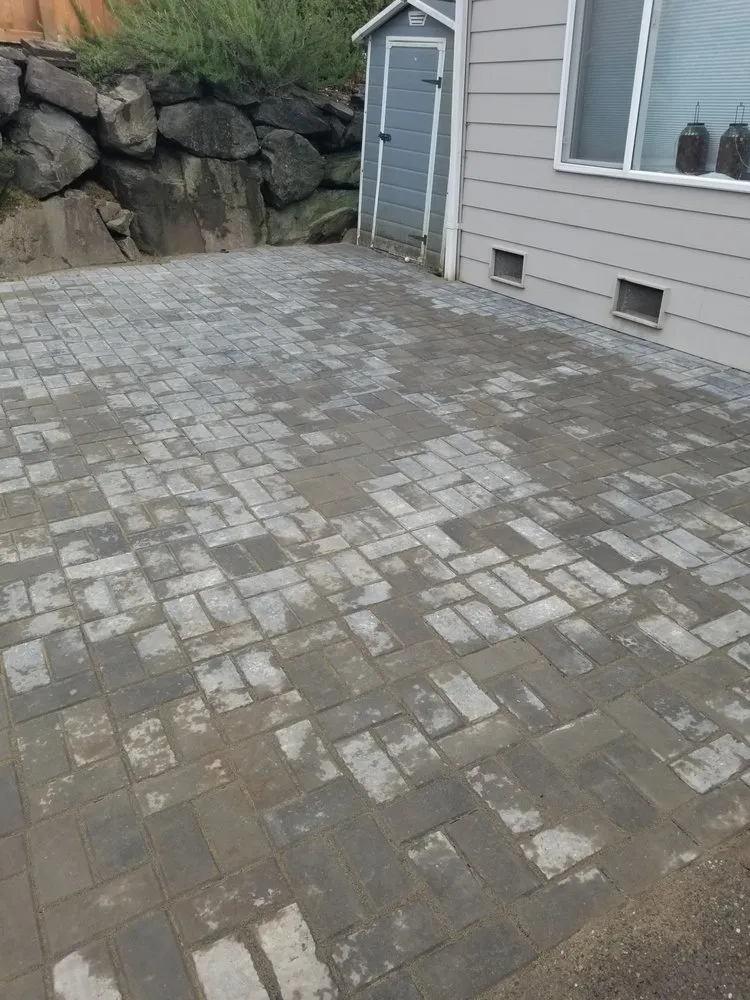 Top-rated landscaping services for beautiful yards in Bothell, WA by Mi Jardin Lawn Care & Design