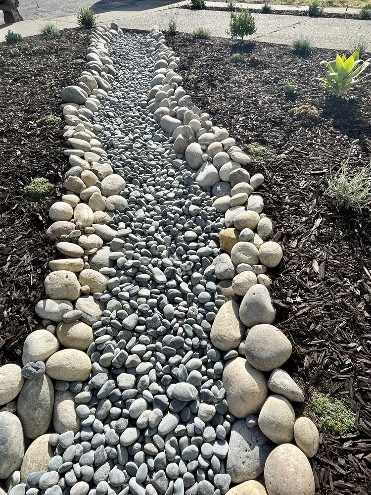 Professional yard cleanup service in Emerald Hills, CA by Mi Monarca Landscaping