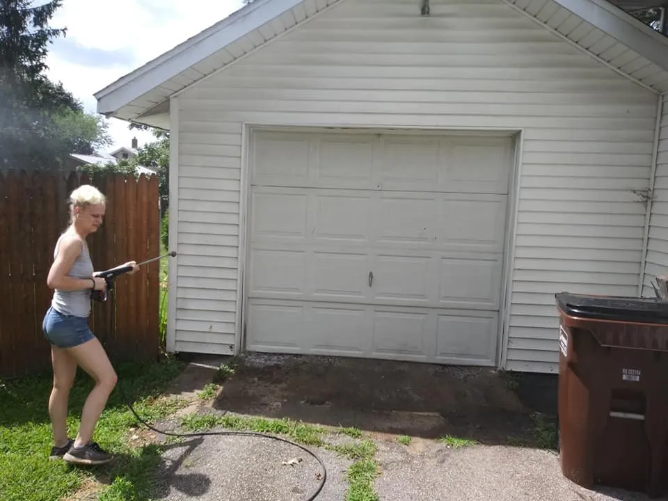 Top-rated lawn care service experts serving Jackson, MI - Mia & Papa's Lawn Mowing and More