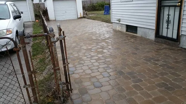 MIA Landscaping & Landscapes Logo