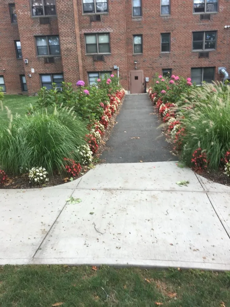 Affordable lawn mowing service experts serving Harrison, NY - Miano Landscaping