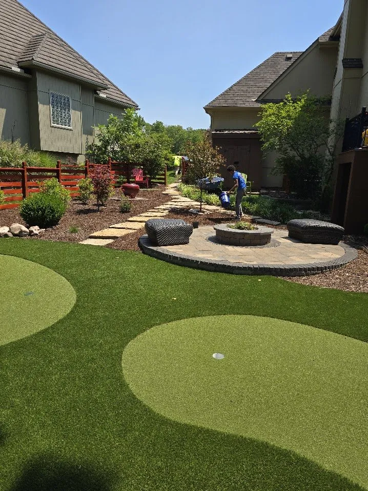 Professional garden landscaping in Lee's Summit, MO by Michael Jackson Hardscaping