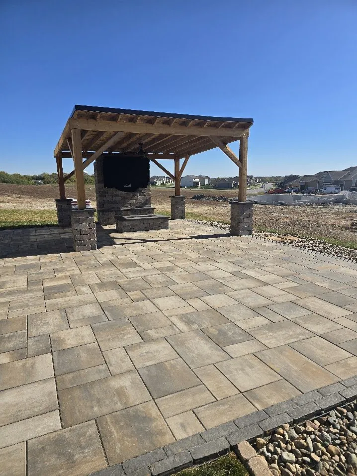 Top-rated lawn mowing service for beautiful yards across Lee's Summit, MO - Michael Jackson Hardscaping