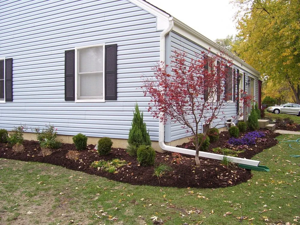 Expert lawn mowing service experts serving Naperville, IL - Michael's Horticulture & Nursery