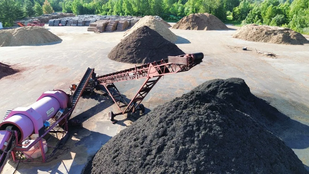 Top-rated yard maintenance experts serving West Branch, MI - Michigan Bark Products