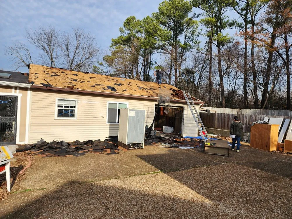 Top-rated yard cleanup service experts serving Gallatin, TN - Mid 10 Building