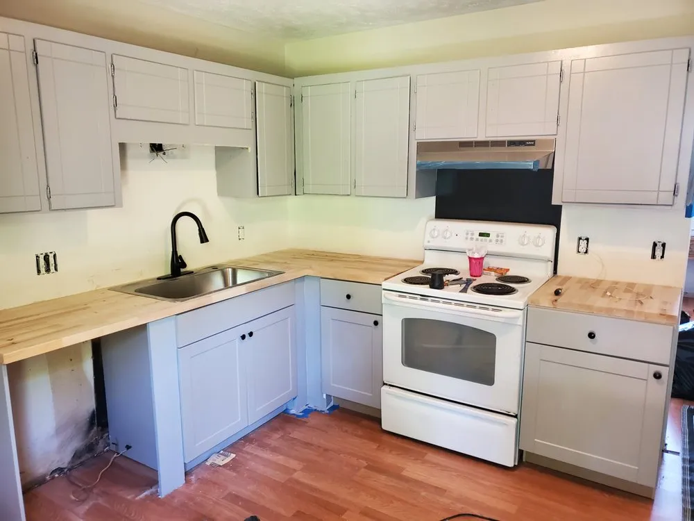 Top-rated lawn care service experts serving Gallatin, TN - Mid 10 Building