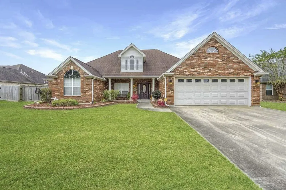 Reliable yard cleanup service experts serving Port Neches, TX - Mid County Home Services