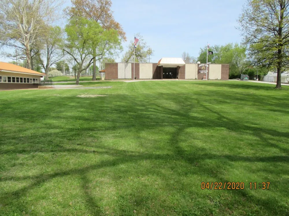 Professional outdoor landscaping experts serving Overland, MO - Mid County Lawn Care