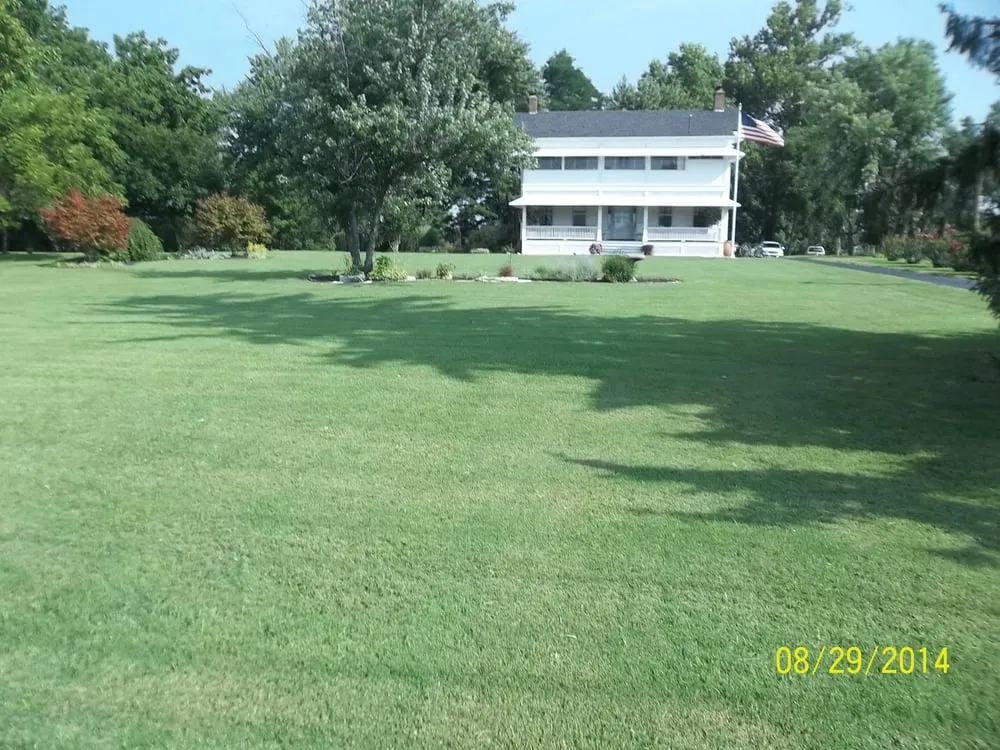 Expert yard maintenance in Overland, MO by Mid County Lawn Care