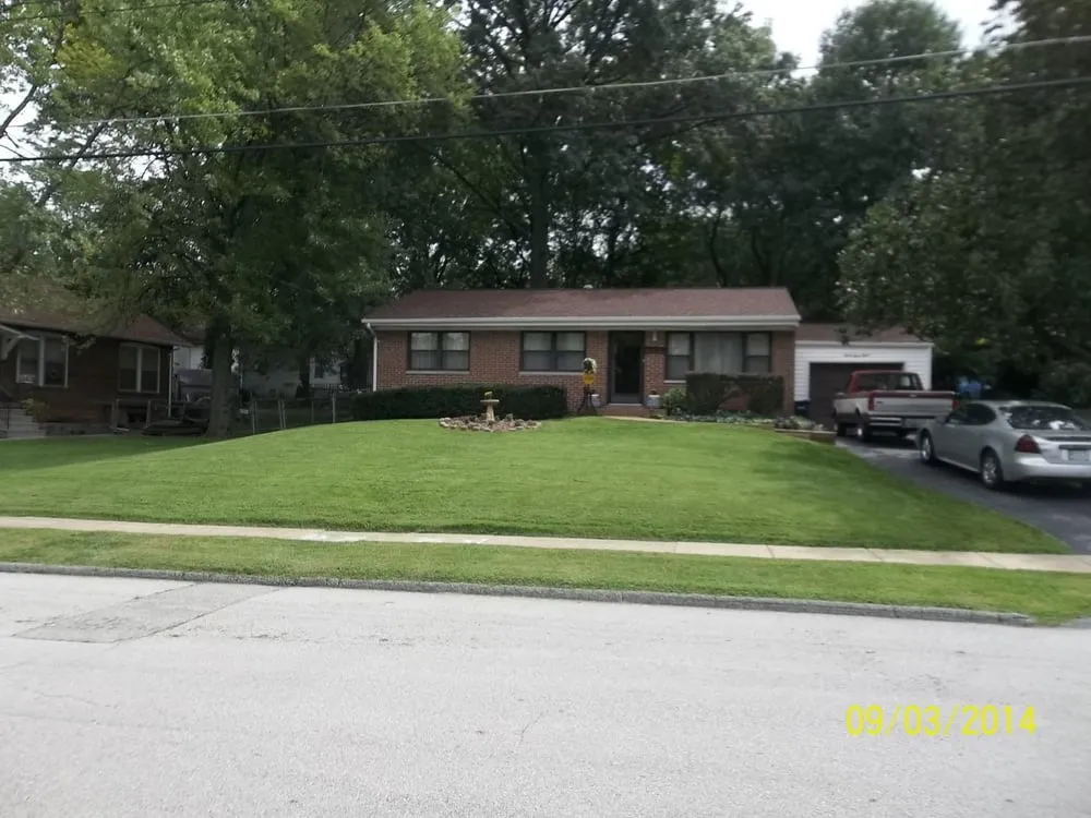 Reliable yard cleanup service near you in Overland, MO by Mid County Lawn Care