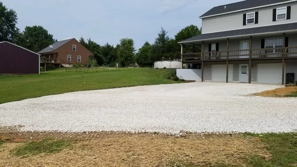 Custom yard cleanup service for year-round maintenance across Hartsburg, MO - Mid-Mo Irrgation And Lawns