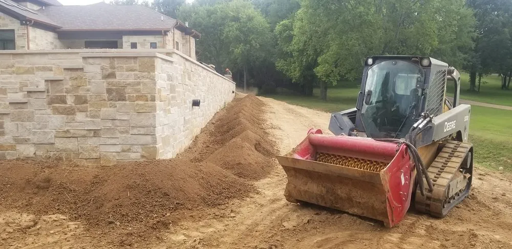 Top-rated yard cleanup service for homes across Franklin, TN - Mid South Mulch & Outdoor Services