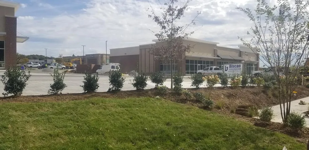 Local yard cleanup service experts serving Franklin, TN - Mid South Mulch & Outdoor Services