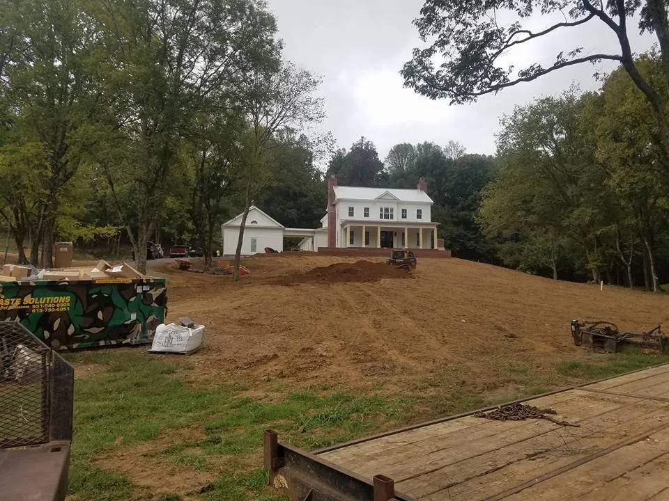 Local yard cleanup service in Franklin, TN - Mid South Mulch & Outdoor Services