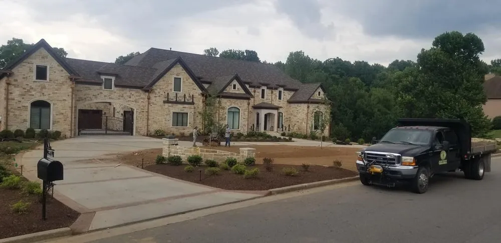Custom yard maintenance in Franklin, TN by Mid South Mulch & Outdoor Services