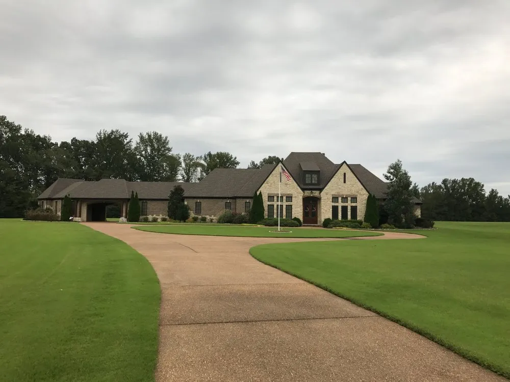 Custom yard cleanup service in Oakland, TN by Mid-South Turf Professionals