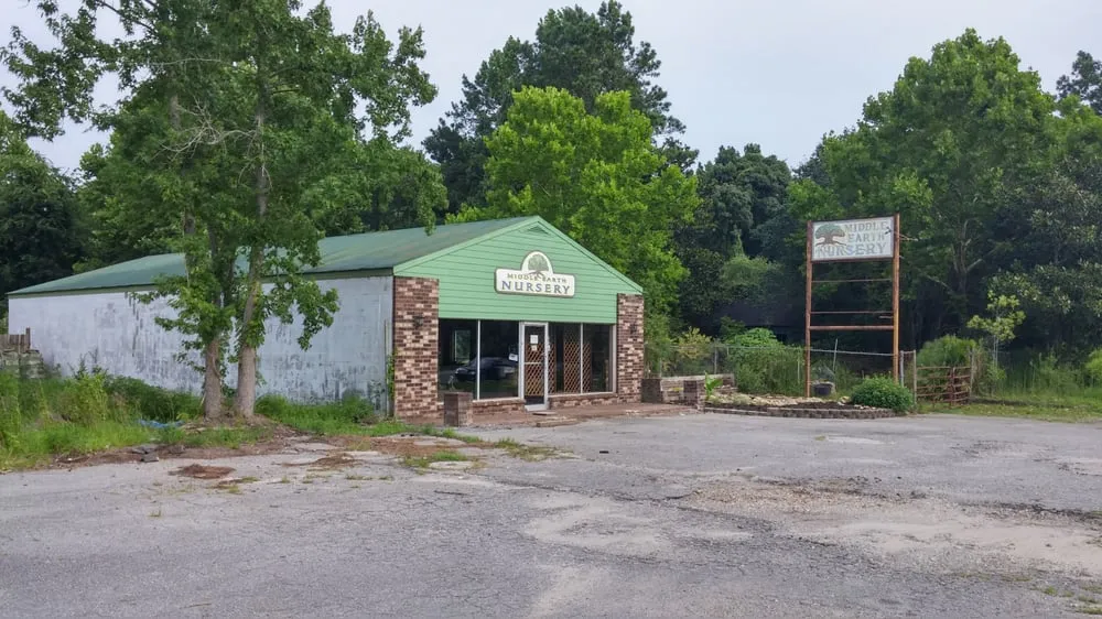 Custom garden landscaping experts serving Goose Creek, SC - Middle Earth Nursery