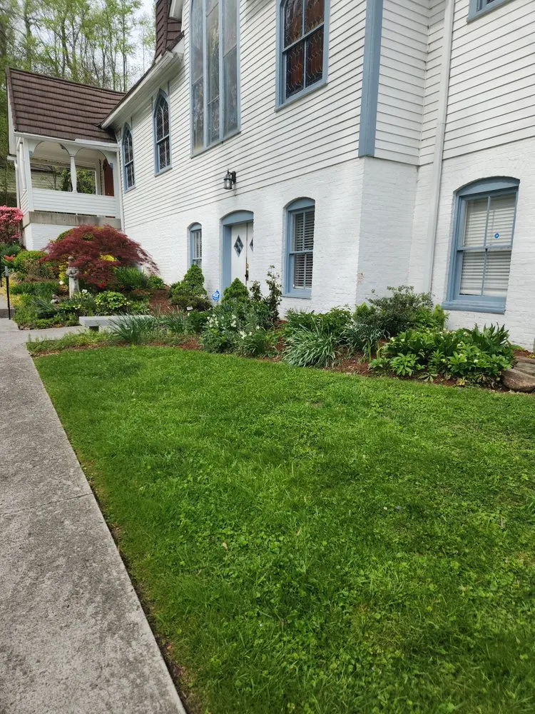 Reliable yard cleanup service experts serving Harlan, KY - Middleton Farms Lawn Tree and Landscape