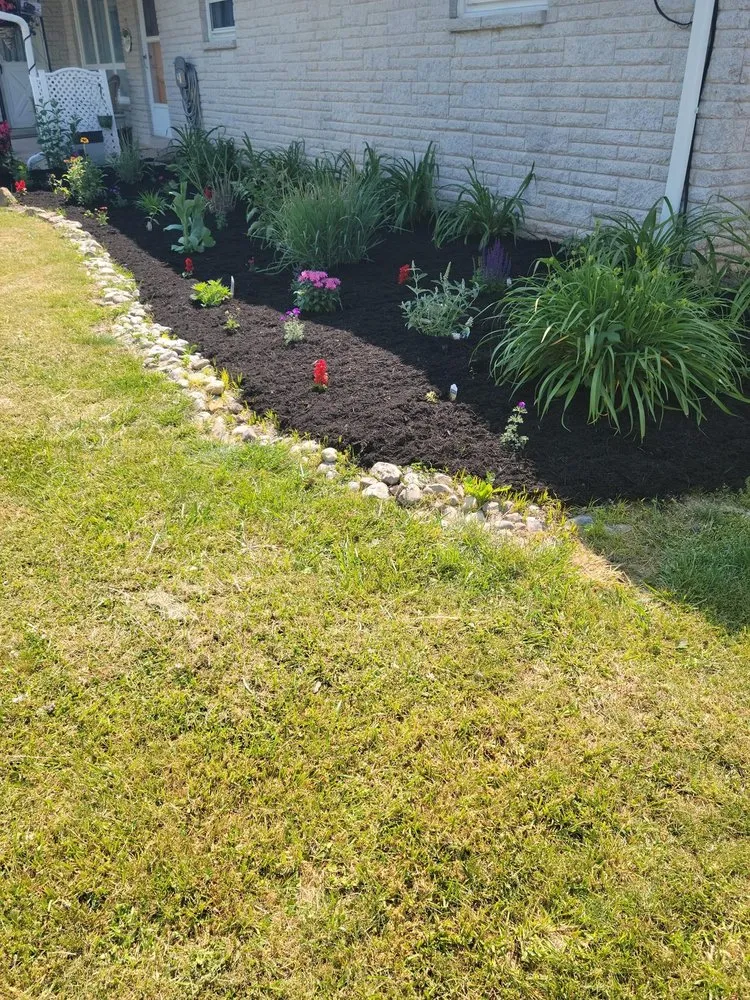 Custom residential landscaping for residential properties in Lebanon, PA by Midstate Pickers