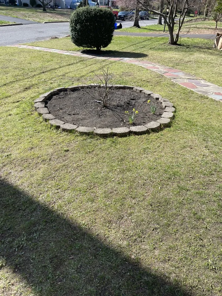 Local yard maintenance in Erial, NJ by Midus Touch