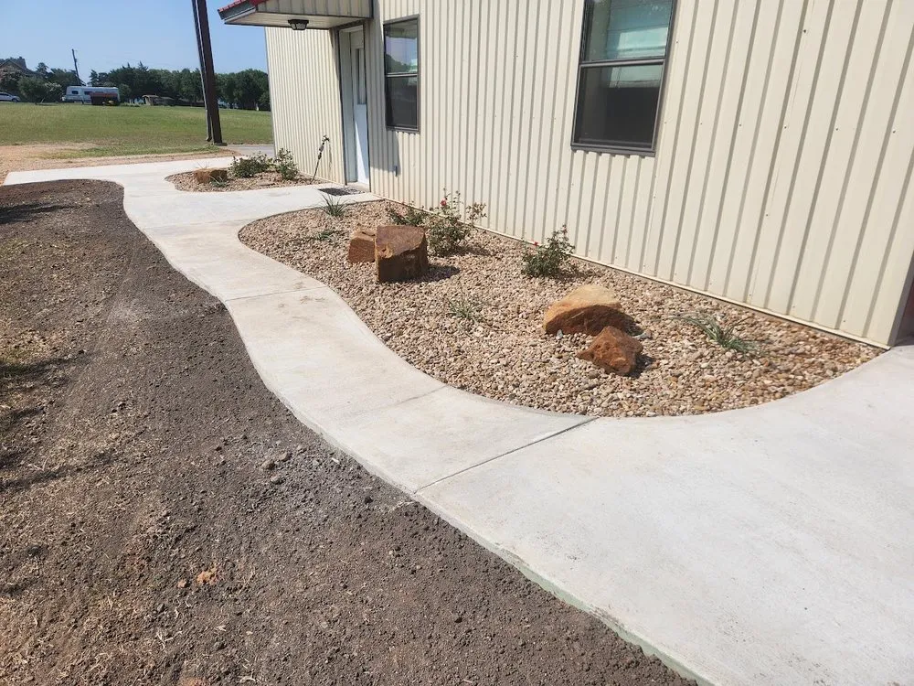 Top-rated landscape design experts serving Columbus, TX - Midway Water Gardens